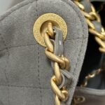 CC 25 HANDBAG 30 IN NATURAL GREY SUEDE GOLD HARDWARE - Image 4