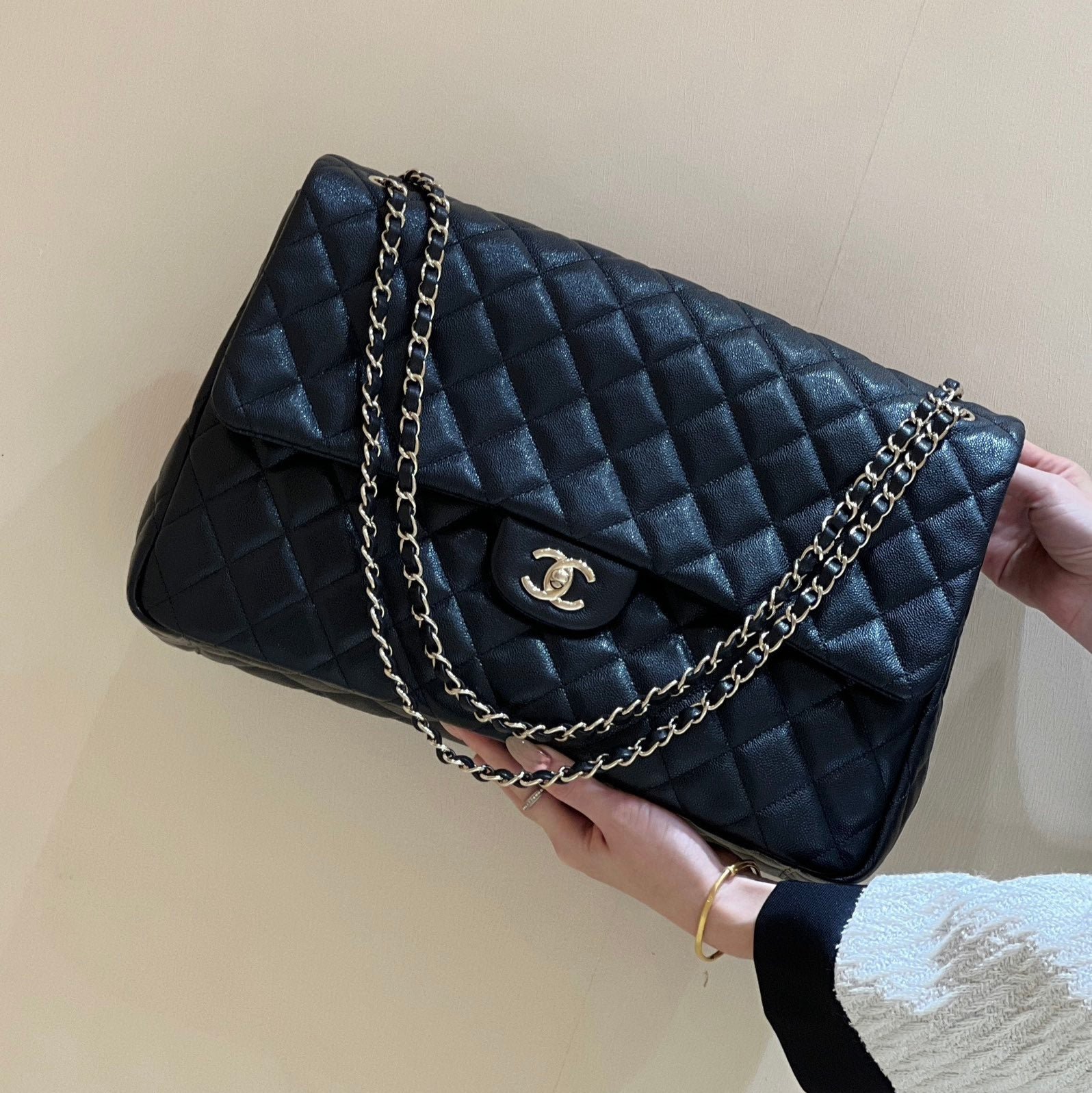 img_f3c7fd90_20231201_i1701403334_5303_6_jpg 25S CHANEL CLASSIC JUMBO BAG 38 IN BLACK LAMBSKIN - Image 1