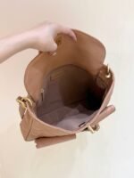CHANEL 25S HIPPIE HOBO POSTMAN BAG 30 IN WARM TAUPE CALFSKIN GOLD HARDWARE - Image 4