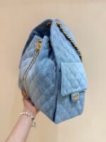 CC 25 HANDBAG 40 IN BLUE DENIM GOLD HARDWARE - Image 4