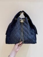 CC 25 HANDBAG 40 IN BLACK DENIM GOLD HARDWARE - Image 2