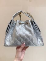 CC 25 HANDBAG IN SILVER-TONE 30 GRAINED CALFSKIN GOLD HARDWARE - Image 15