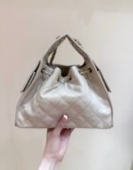 CC 25 HANDBAG IN CREAM 30 GRAINED CALFSKIN GOLD HARDWARE - Image 14
