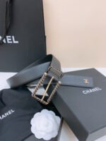 BELT 30MM IN BLACK CALFSKIN WITH INTERWOVEN GOLD CHAIN BUCKLE - Image 11